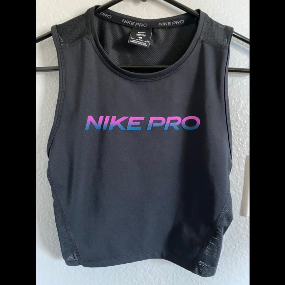 Nike workout cropped tank top